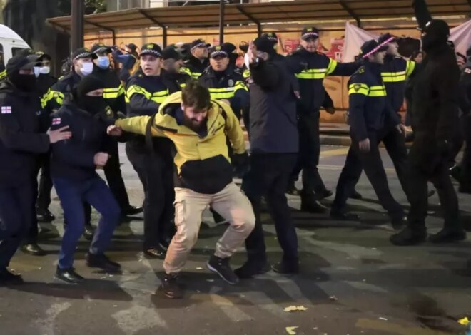 Gürcistan’da yol kapatıp çadır kuran protestoculara polis müdahalesi